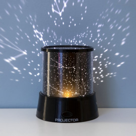 Lampa s projektorem noční oblohy