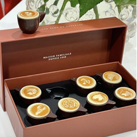 Pralinkové cappuccino v dárkové kazetě